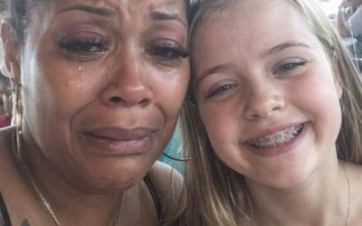 Adopté a una niña hace 12 años – Ayer, ella me dio un sobre que su padre le había dejado