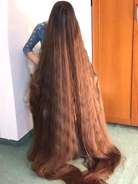 A pesar de las repetidas peticiones de su marido, esta mujer no se ha cortado el pelo en 25 años.