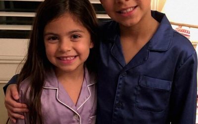 Mi hijo murió, pero mi hija de 5 años dijo que lo vio en la ventana del vecino – Cuando llamé a su puerta, no podía creer lo que veía