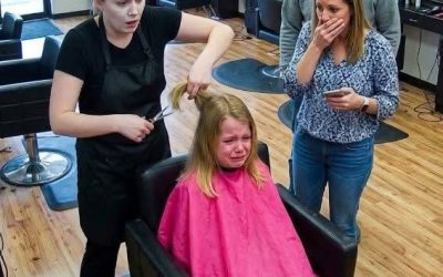 La palabra oculta bajo su cabello