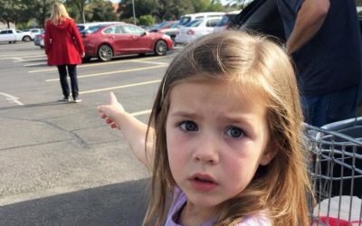 Mi marido se enfadó cuando nuestra hija dijo: “Mamá, la señora del coche rojo le paga a papá para que llore”