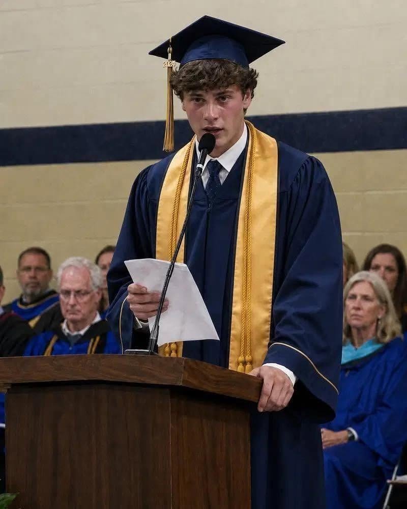 El discurso de graduación de mi hijo se interrumpió a la mitad; entonces miró a su padrastro y le dijo: “Ahora todo el mundo se enterará de lo que hiciste”.