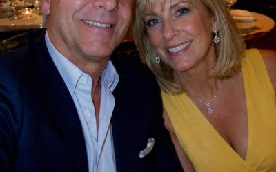 En nuestro 40 aniversario de bodas, mi esposo anunció delante de todos que se divorciaba de mí por una mujer más joven; lo que hizo nuestra hija después dejó a todos sin palabras.