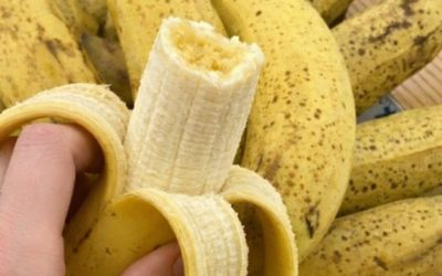 Si tienes más de 50 años, comer un plátano al día podría ser una forma sencilla (y dulce) de cuidar tu salud.